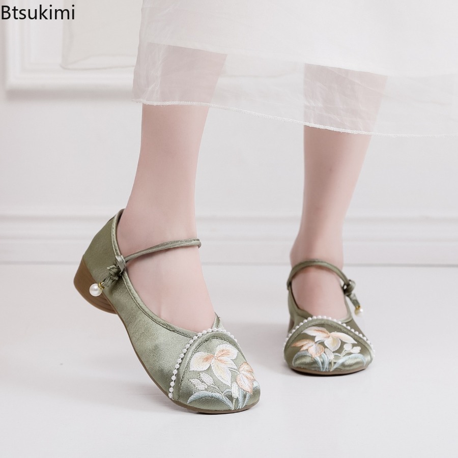 Ethnic Fashion In - Modische bestickte Damenschuhe im chinesischen Stil