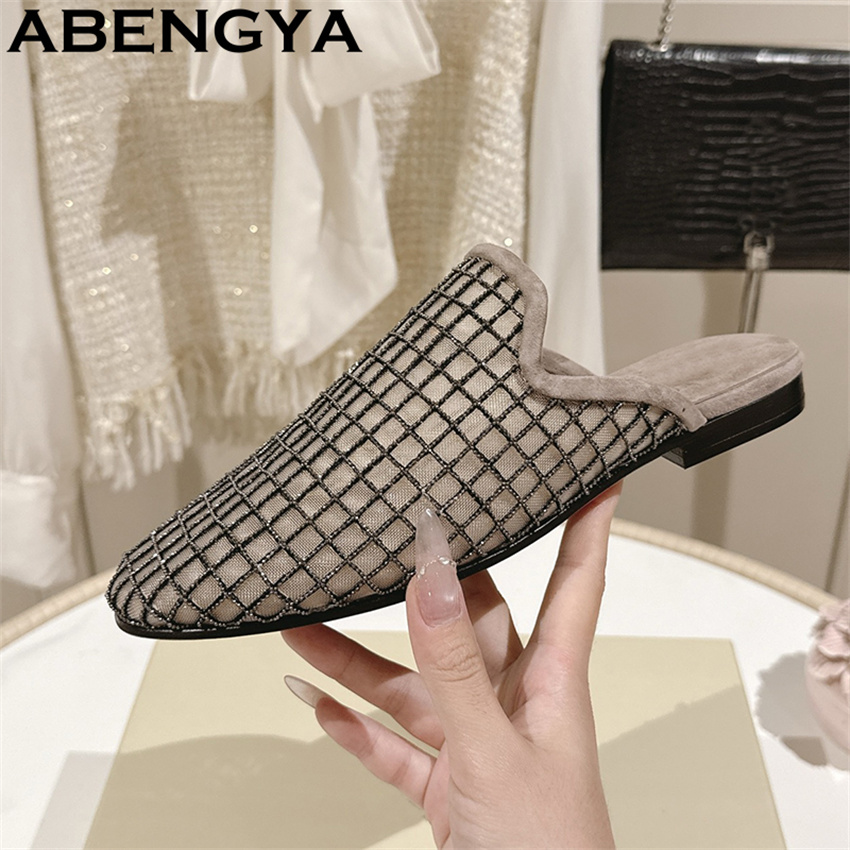 Ethnic Fashion In - Glänzende Spitzen-Mesh-Slipper mit runder Zehenpartie für