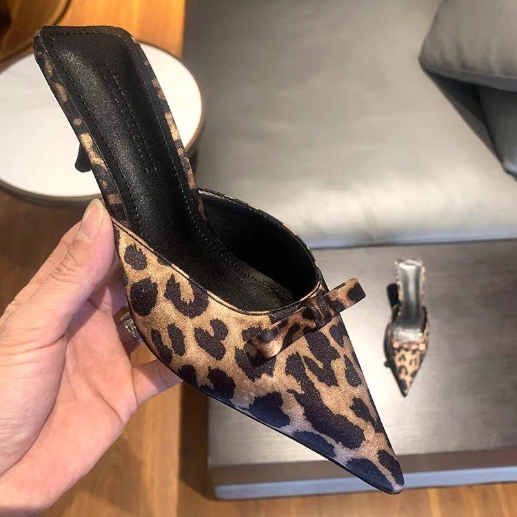 Damen-Slipper mit Leopardenmus – Ethnic Fashion In Bewertung und Preis