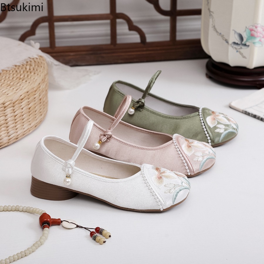 Modische bestickte Damenschuhe – Ethnic Fashion In Bewertung und Preis